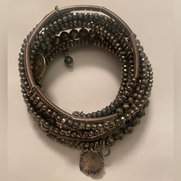 Love Heals wrap bracelet - Picture 1 of 2